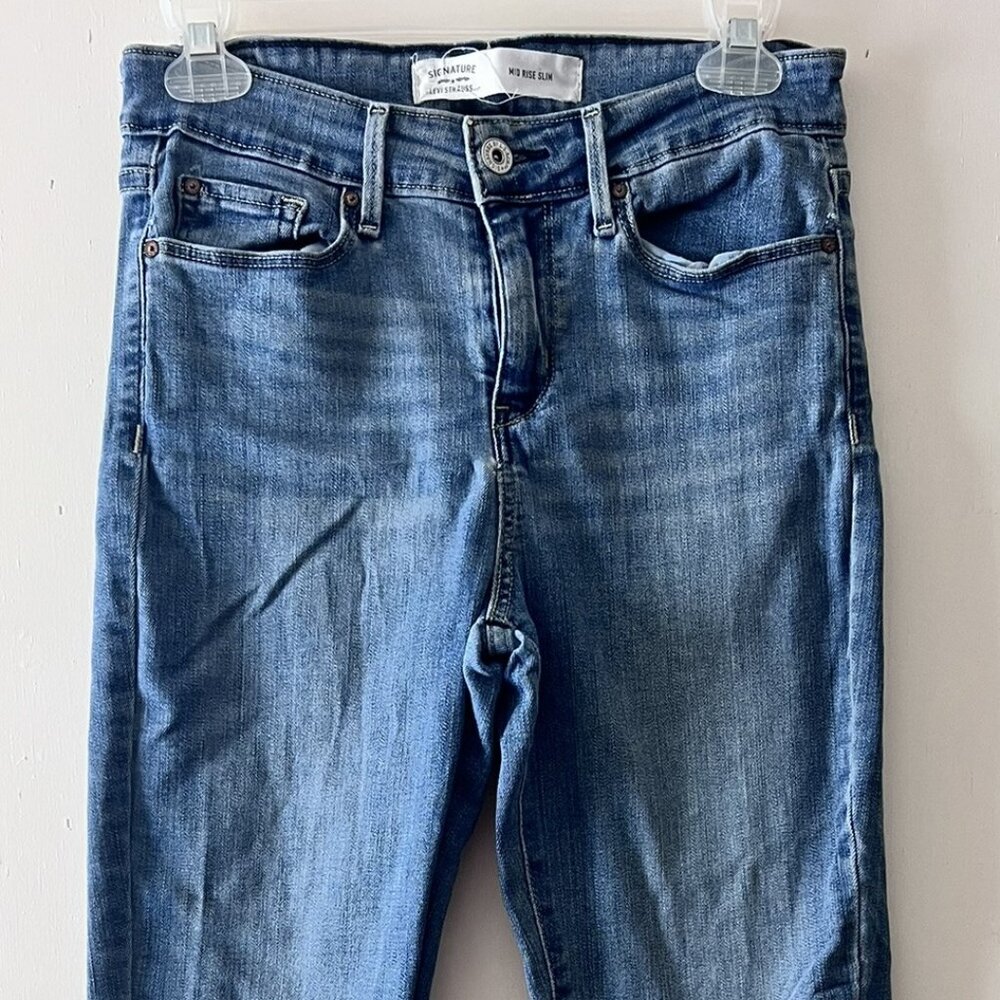 Signature Levi Strauss Mid Rise Slim Jeans Women's Size 6
